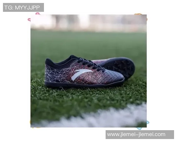 穿后斜面足球鞋的球星们如何用科技提升场上表现解析 穿后斜面足球鞋的球星们如何用科技提升场上表现解析