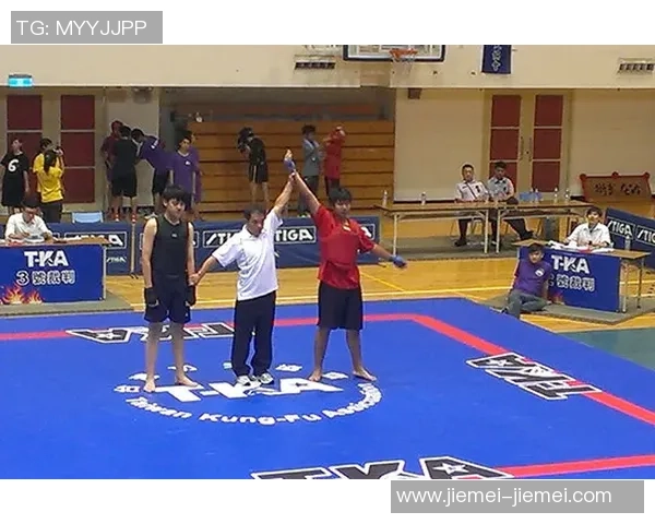 足球场上的梦想女主角 她如何成为耐克广告的璀璨星光 足球场上的梦想女主角 她如何成为耐克广告的璀璨星光