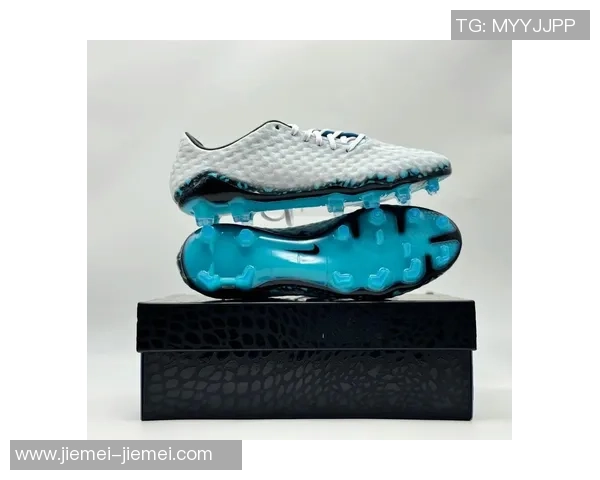 球星复刻足球鞋:经典与创新融合的全新潮流体验 球星复刻足球鞋:经典与创新融合的全新潮流体验